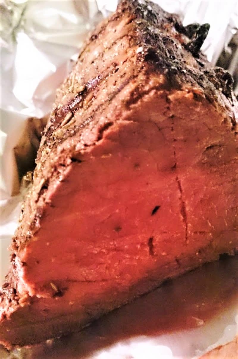 Grillet roastbeef (rotisserie) Grillet roastbeef (rotisserie) opskrift - Lækker hjemmelavet ret