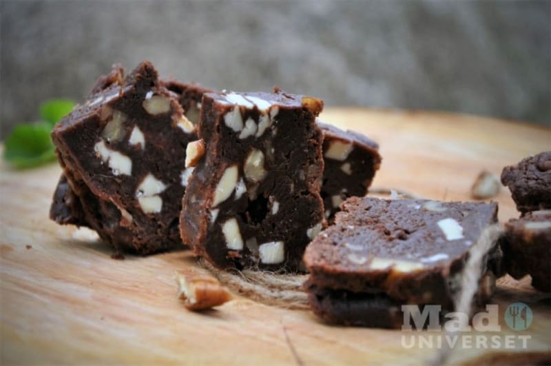 Brownies- med mørk og hvid chokolade Brownies- med mørk og hvid chokolade opskrift - Lækker hjemmelavet ret