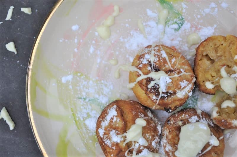 Æbleskiver med smeltet hvid chokolade