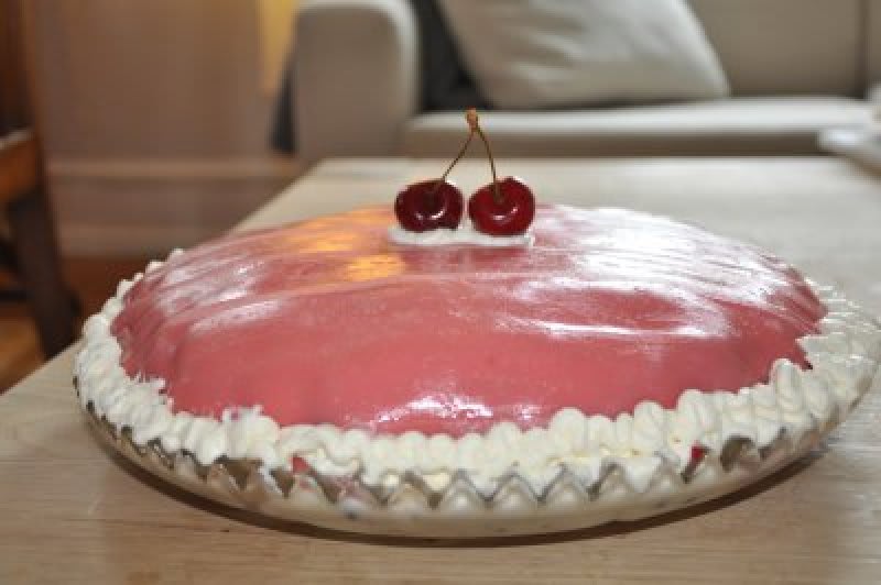 Lagkage med hvidchokolademousse, fragilitébunde & friske bær