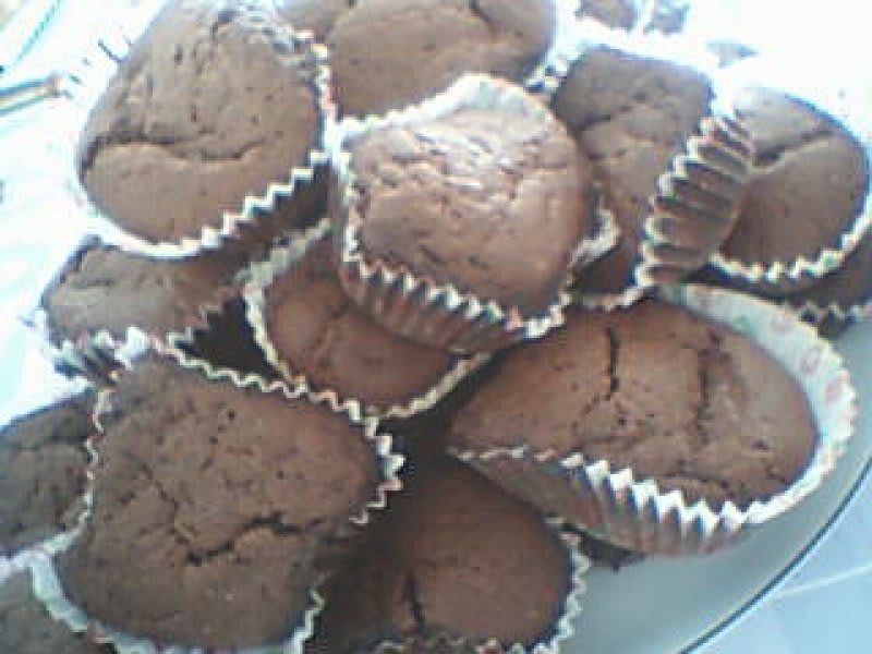 Chokolade Muffins med chokoladestykker Chokolade Muffins med chokoladestykker opskrift - Lækker hjemmelavet ret