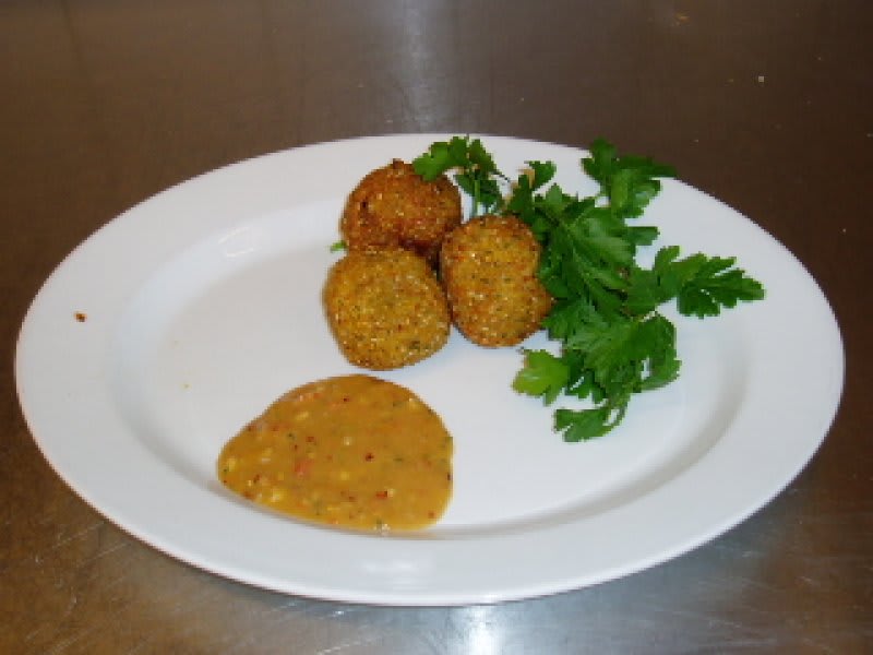 Falaffel med chili/tomat pesto Falaffel med chili/tomat pesto opskrift - Lækker hjemmelavet ret