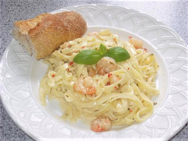 Frisk pasta med Tiger rejer a la Rina Frisk pasta med Tiger rejer a la Rina opskrift - Lækker hjemmelavet ret