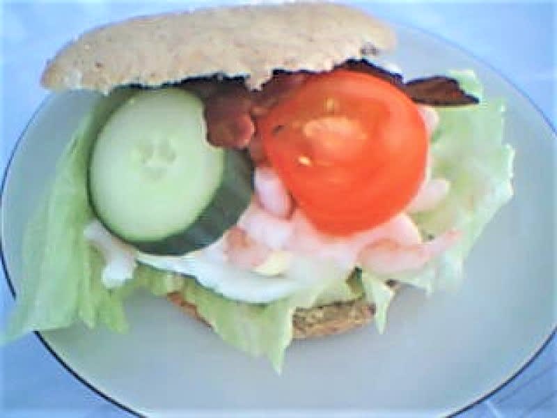Frokostbolle med Æg & Rejer Frokostbolle med Æg & Rejer opskrift - Lækker hjemmelavet ret