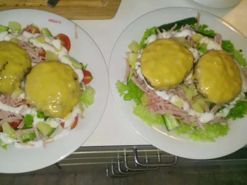 Salat med bøf Salat med bøf