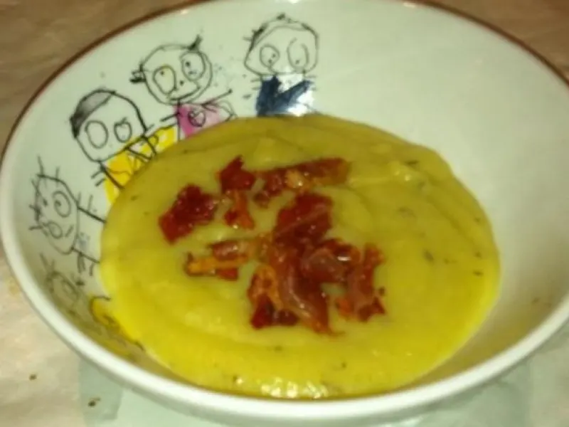 Kartoffelsuppe med parmaskinke 