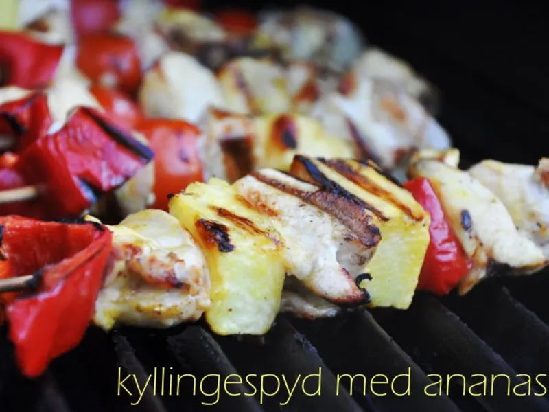 Kyllingespyd med ananas Kyllingespyd med ananas