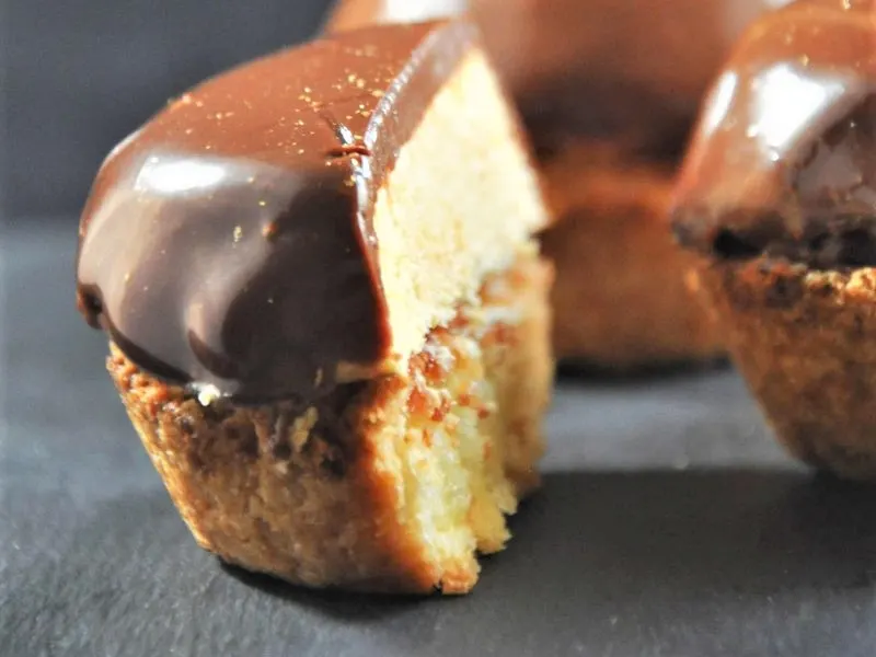 Mazarintærte med karamelmousse og glaze Mazarintærte med karamelmousse og glaze