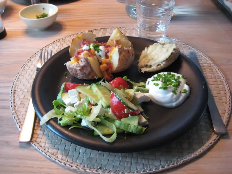 Bagekartoffel med fyld Bagekartoffel med fyld
