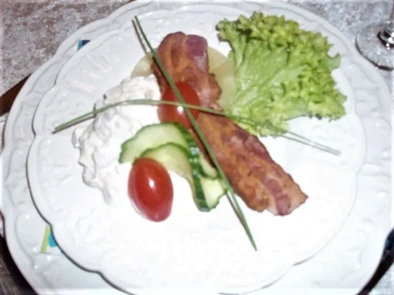 Kyllingesalat m.ananas & bacon - som forret