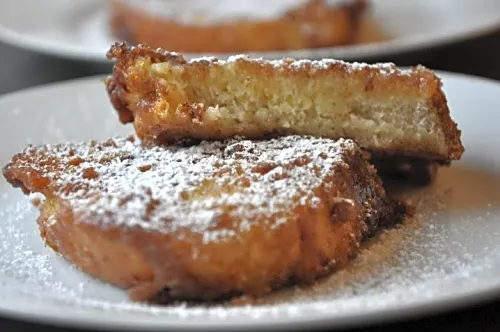 Arme Riddere - Sprøde, Karamel-agtig french toast