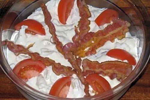 Hønsesalat Med bacon på toppen