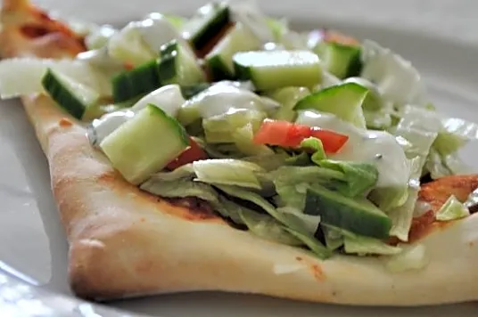 Pizza med salat