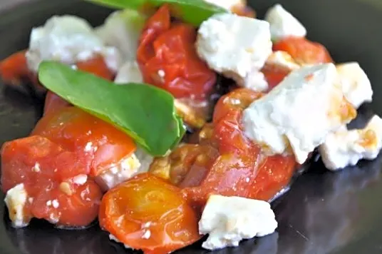 Ovnbagte cherrytomater med feta