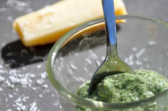 Brændenældepesto