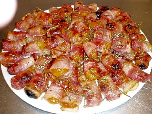 Tørrede abrikoser med bacon