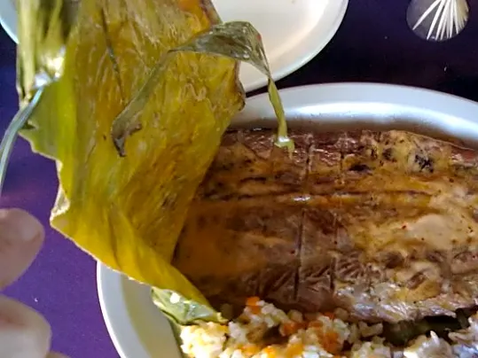 Atun en hojas de plátano (røget tun i banan blade)