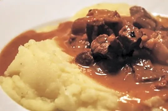 Gullasch med kartoffelmos