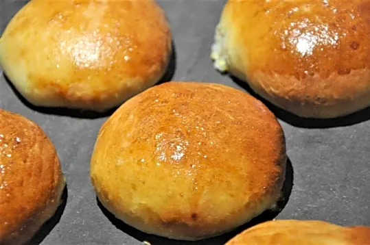 Brioche burgerboller - luftige med crispy skorp