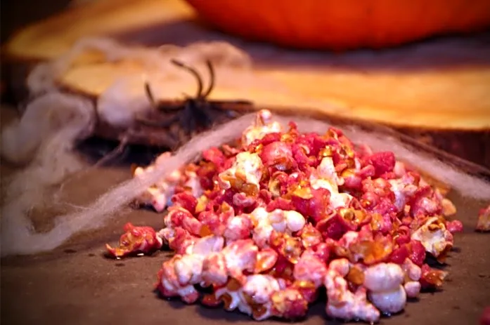 Blodige popcorn til halloween