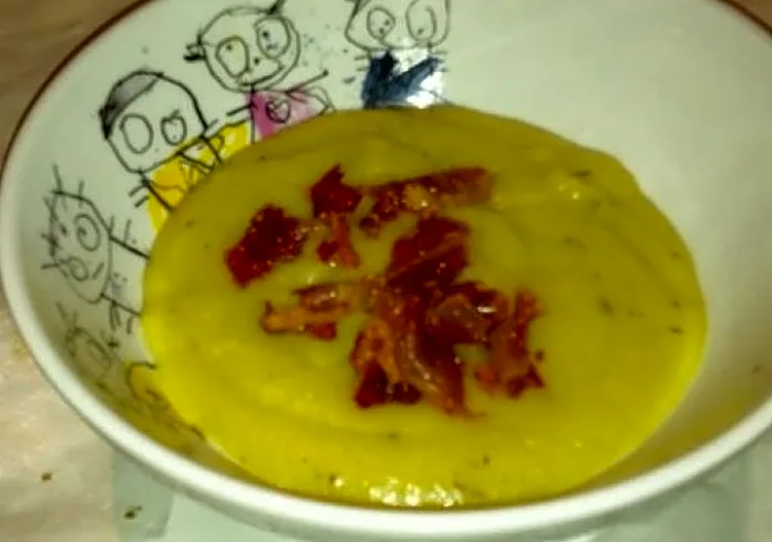 Kartoffelsuppe med parmaskinke