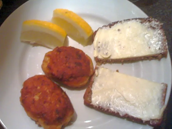 Fiskefrikadeller med fersk spæk