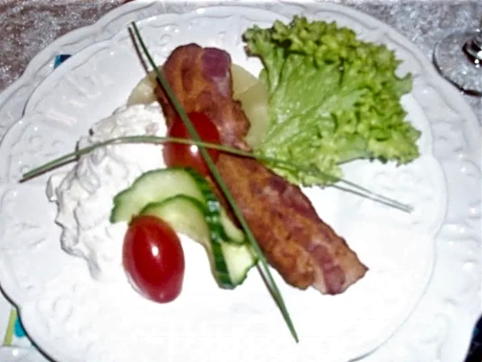 Kyllingesalat m.ananas & bacon - som forret