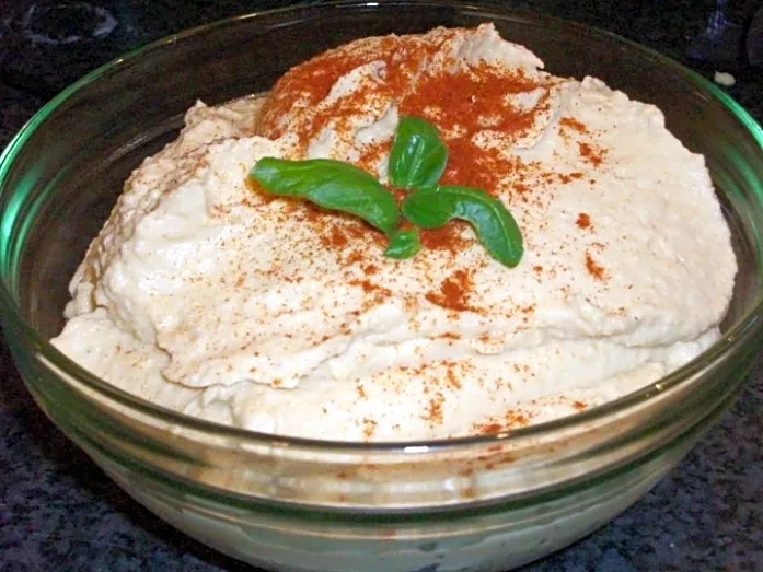 Hummus med brød