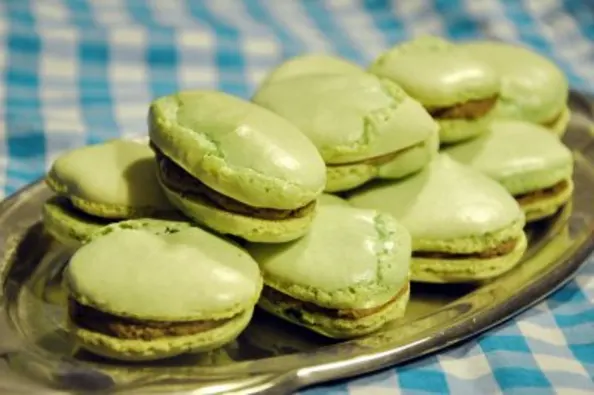 Macarons  med grøn farvepasta