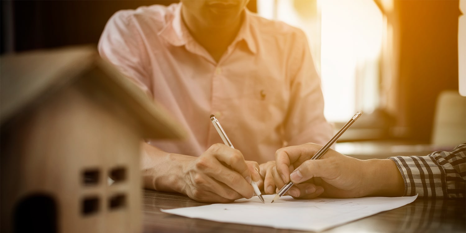 Couple selling house during divorce settlement