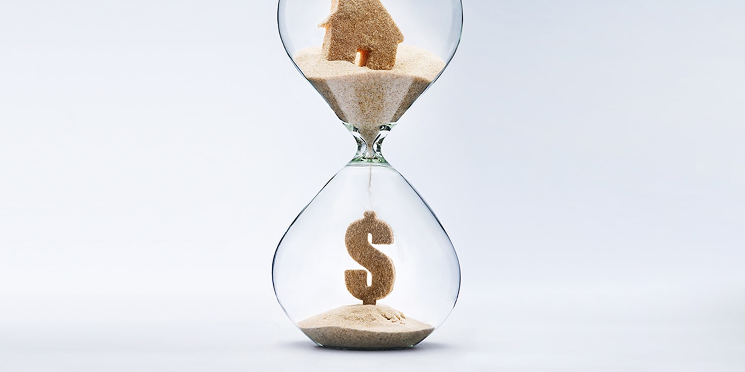 Hourglass representing time to sell house for cash