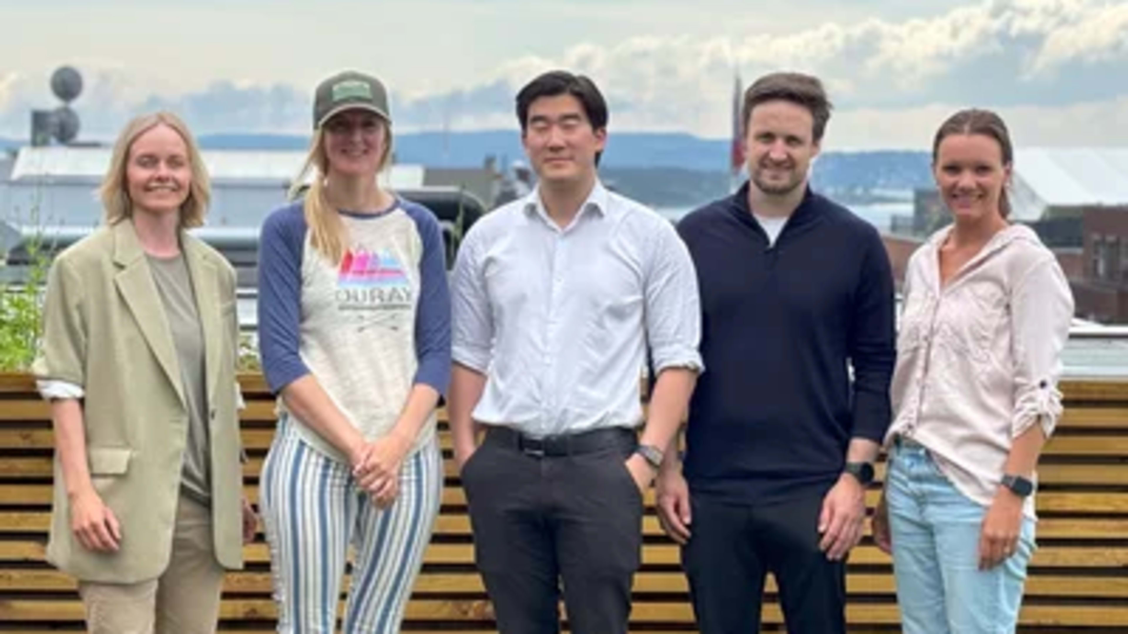 I mai 2024 startet BUA opp med nytt CRM-system, Microsoft Dynamics 365. Her er en fornøyd gjeng samlet for opplæring, fra venstre: Stina Onsum Berg, Vibeke Saarem, Yonsik Oh, Emil Solhøi og Ann Katrin Pettersen. Foto: Eira Egner.