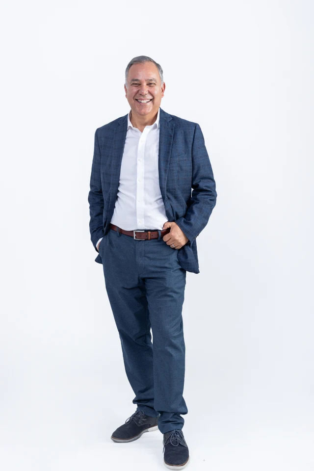 Foto profesional cuerpo entero hombre, Karla Cordero Photography