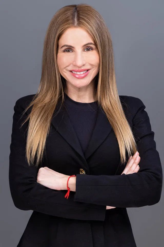 Foto profesional medio cuerpo mujer, Retrato corporativo, Karla Cordero Photography