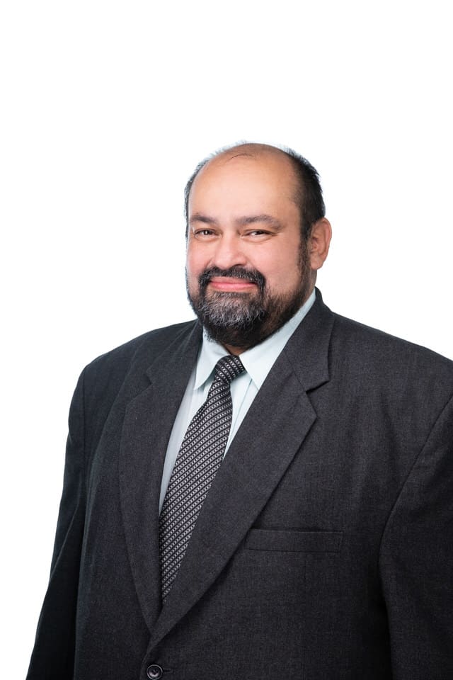 Foto profesional medio cuerpo hombre, Retrato corporativo, Karla Cordero Photography