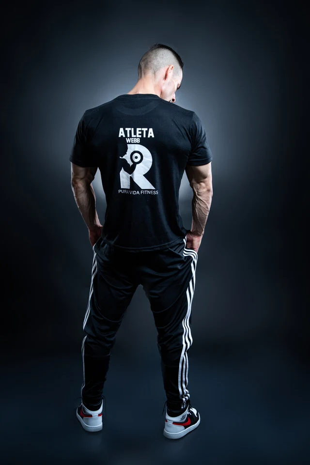 Fotografía de marca personal de atleta fitness en estudio para redes sociales, perfil deportivo y presencia digital en Costa Rica