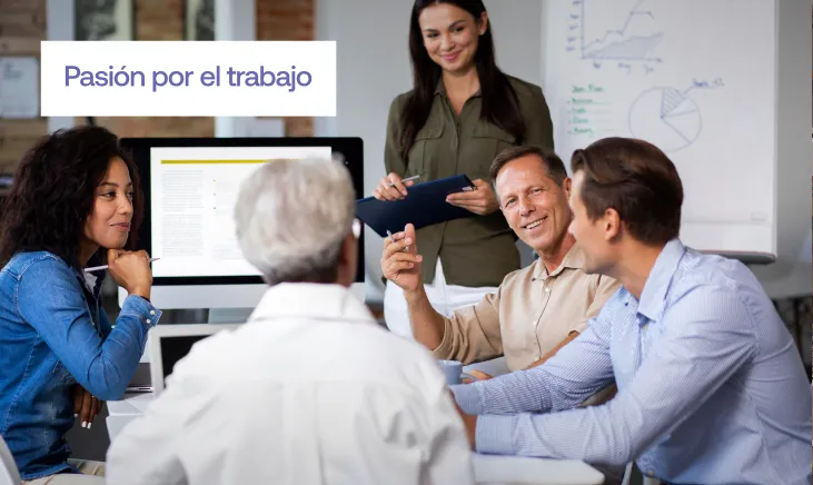 imagen de personas empresarias charlando en una reunión