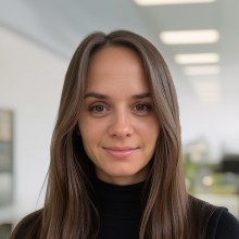 Yevheniia L.