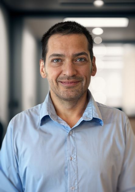 Péter V.