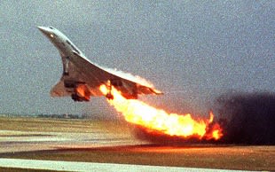 Concorde_Air_France_Flight_4590_fire_on_runway