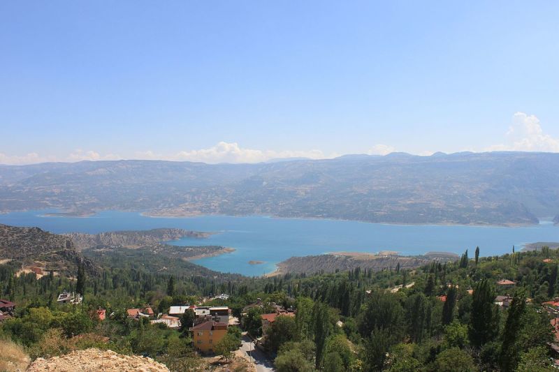 Ermenek_+_Ermenek_Barajı_(Stausee)_Blick_nach_Süd