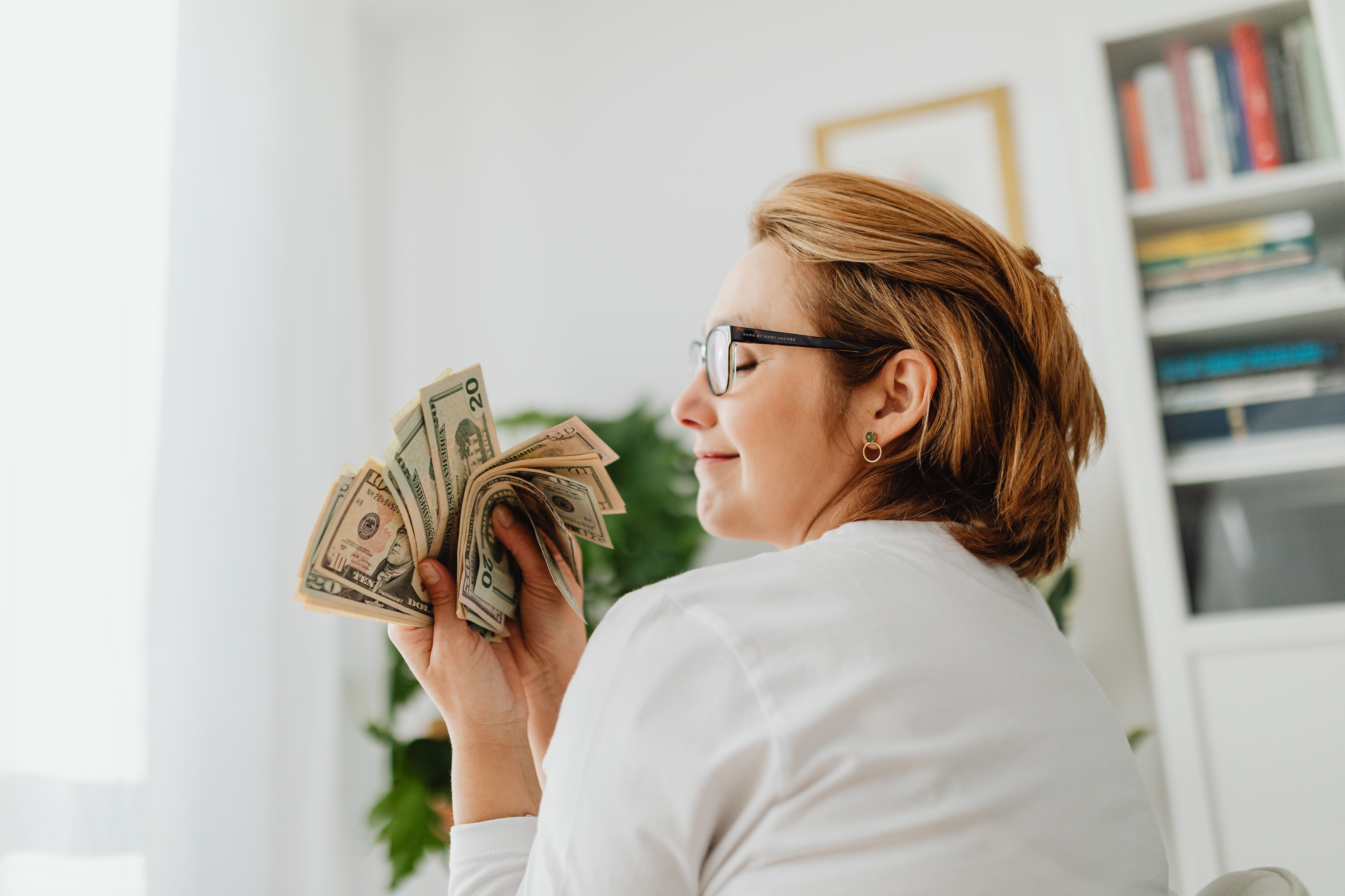 8 Habits of Quietly Wealthy Canadians That Have Nothing to Do With Income