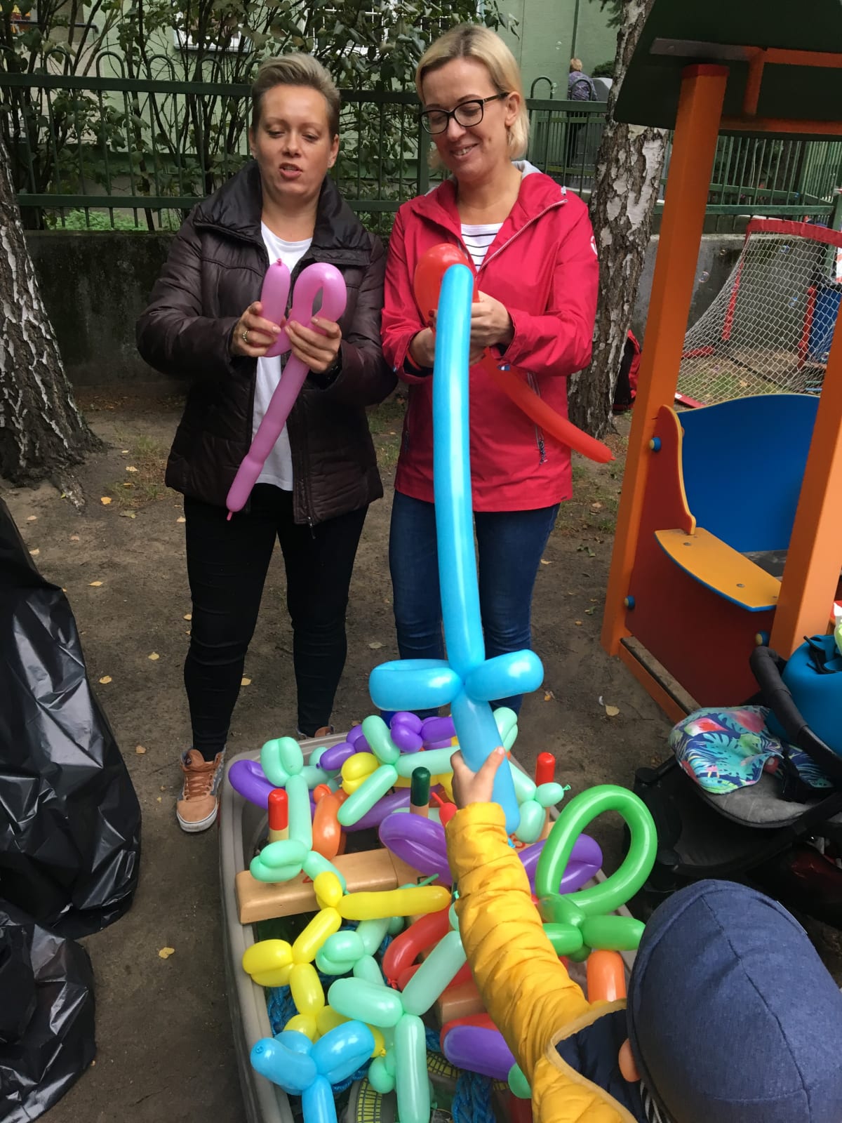 Osoby podczas wydarzenia pt.Pieczony ziemniak