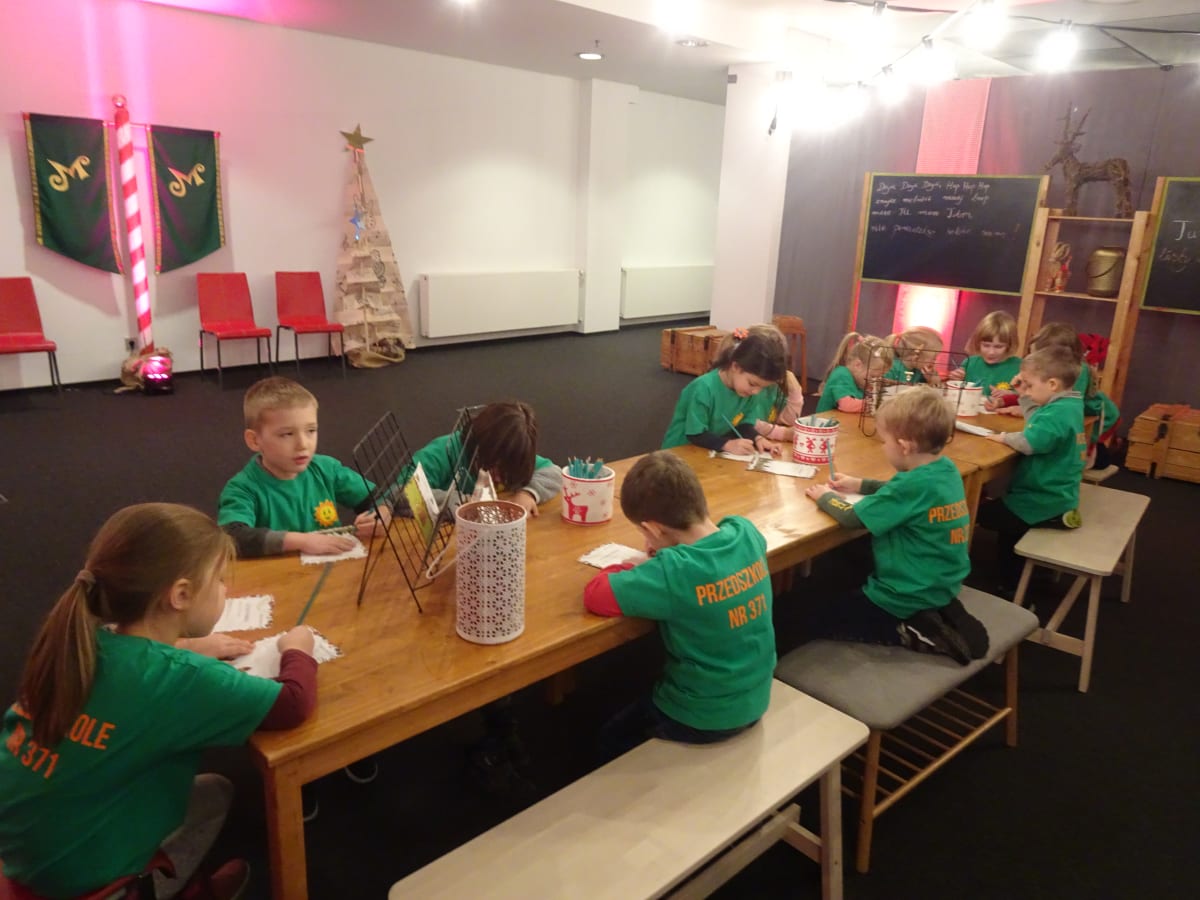 Miniaturka zdjęcia obrazującego osoby podczas wydarzenia pt.Fabryka Elfów - Tygryski