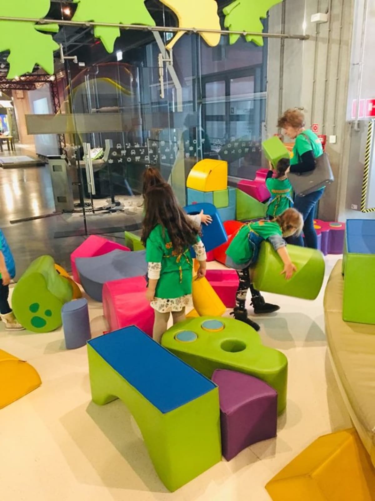 Miniaturka zdjęcia obrazującego osoby podczas wydarzenia pt.Wycieczka do Centrum Nauki Kopernika - Tygryski