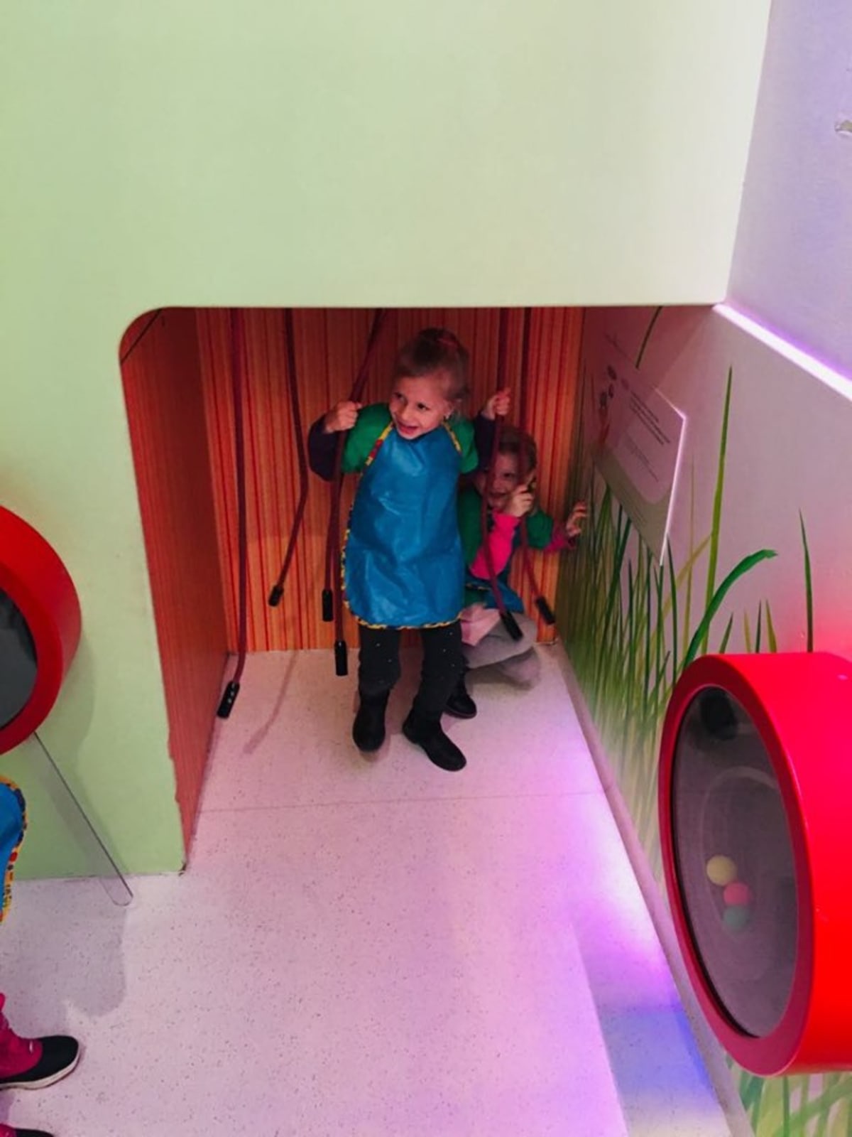 Miniaturka zdjęcia obrazującego osoby podczas wydarzenia pt.Wycieczka do Centrum Nauki Kopernika - Tygryski