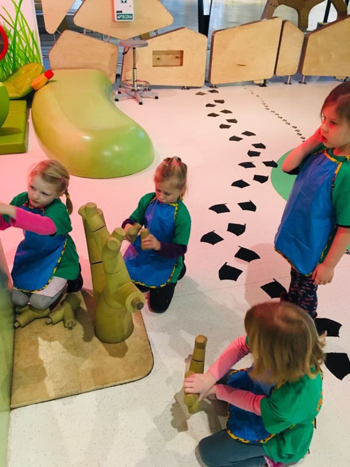 Miniaturka zdjęcia obrazującego osoby podczas wydarzenia pt.Wycieczka do Centrum Nauki Kopernika - Tygryski