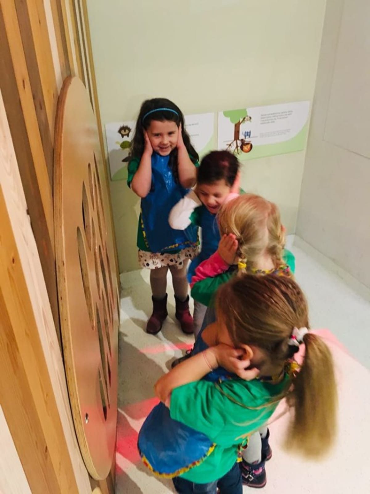 Miniaturka zdjęcia obrazującego osoby podczas wydarzenia pt.Wycieczka do Centrum Nauki Kopernika - Tygryski