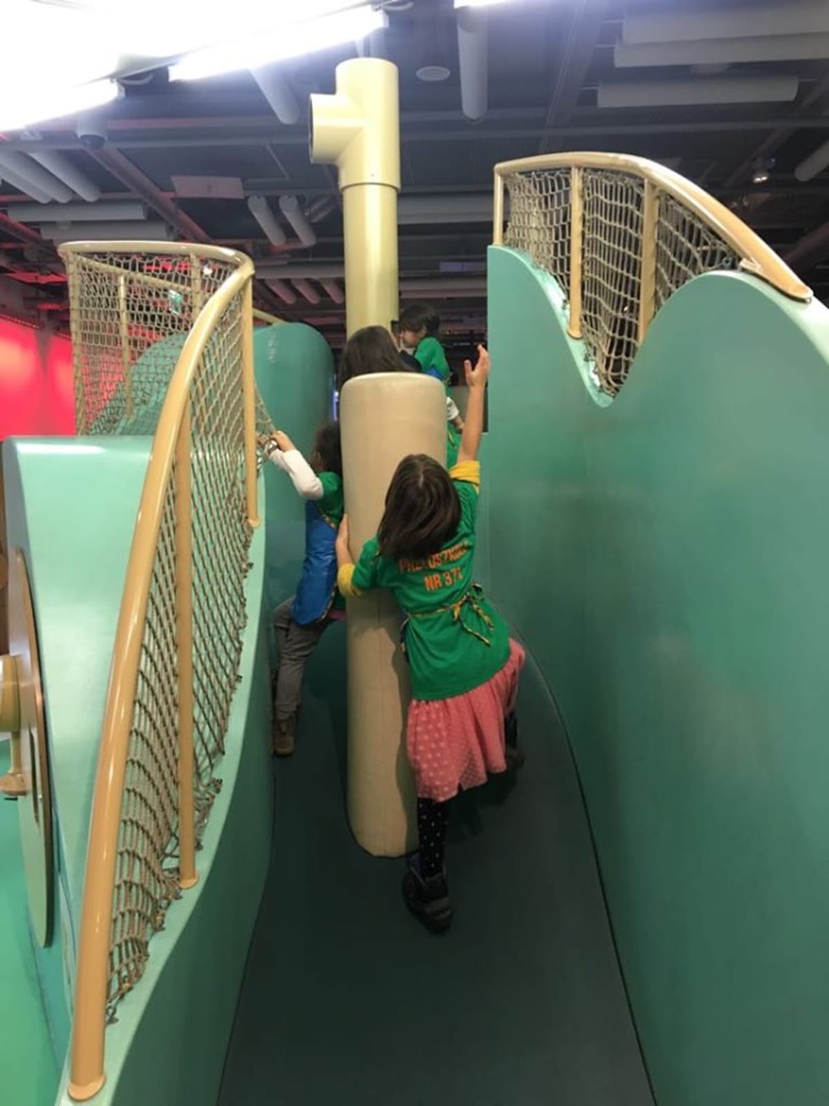 Osoby podczas wydarzenia pt.Wycieczka do Centrum Nauki Kopernika - Tygryski