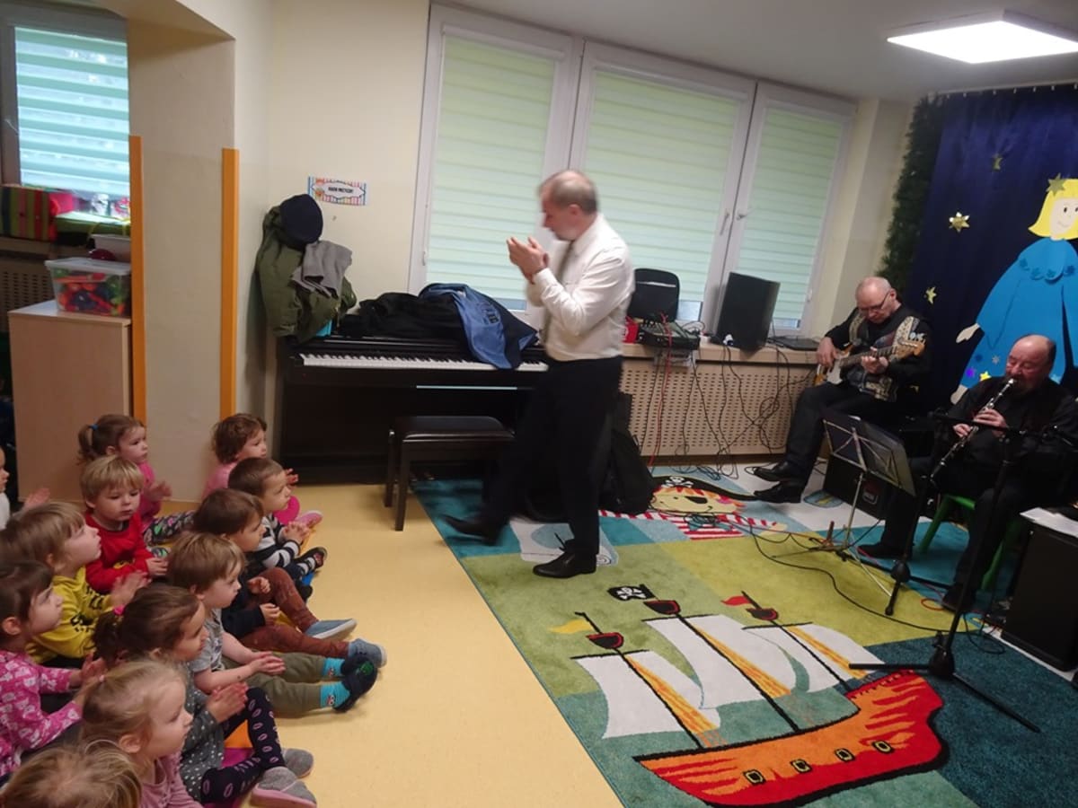 Miniaturka zdjęcia obrazującego osoby podczas wydarzenia pt.Koncert - "Korzenie jazzu"